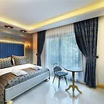 Hotel Five Diamonds