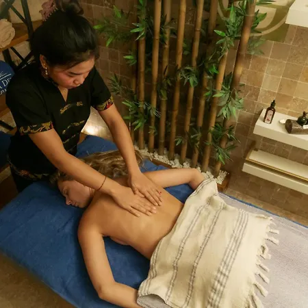 Five Diamonds מלון *