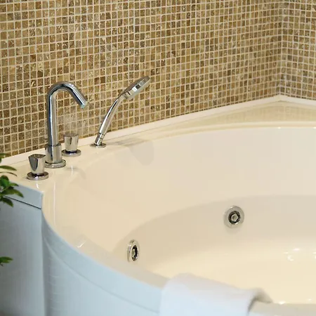 Five Diamonds מלון *